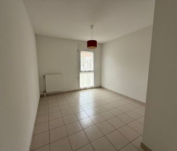 Location Appartement 2 pièces 45m² FLEURY LES AUBRAIS 45400 - Photo 2