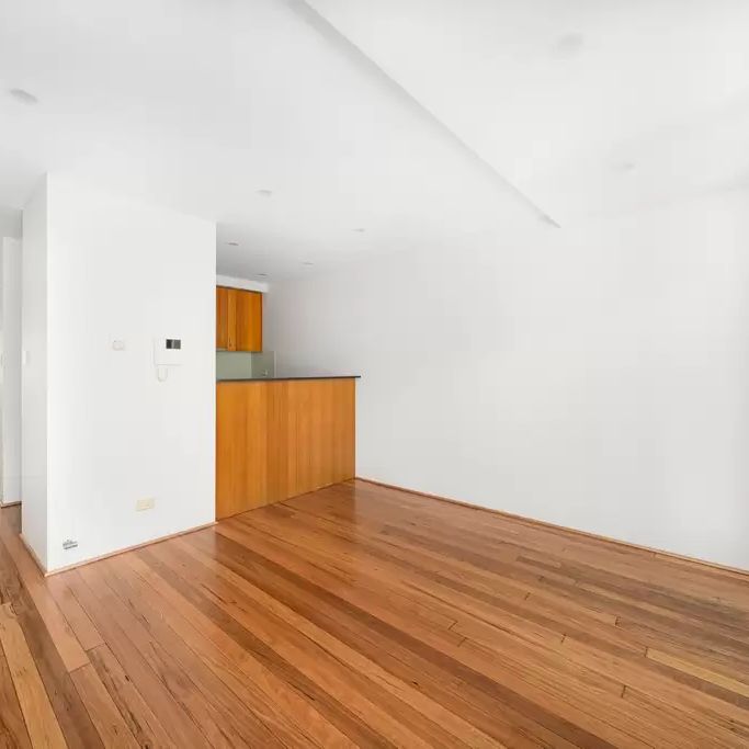 Freshly updated one bedroom apartment in the heart of Newtown - Photo 1