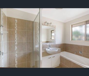 Modern Comfort and Convenience in the Heart of Toowoomba - Photo 3