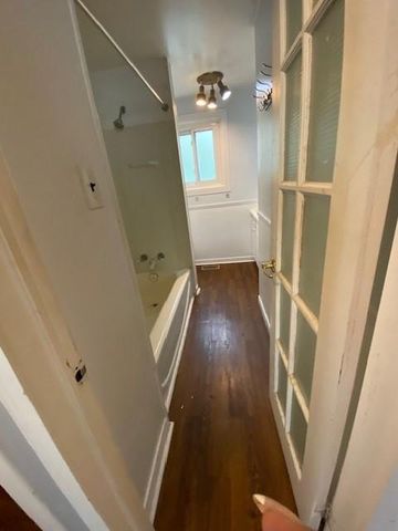 38 Calderwood Drive - Upper - 4 bed, 1 bath - STUDENTS - Photo 4