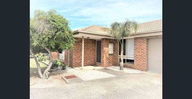 ALTONA UNIT IN A GREAT LOCATION - Photo 1