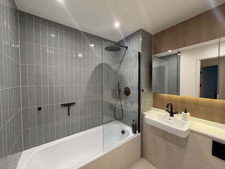 2 Bed Flat, Hive House, TW8 - Photo 4