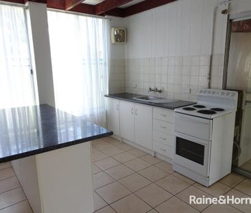 Private Two Bedroom Garden Flat - Photo 5