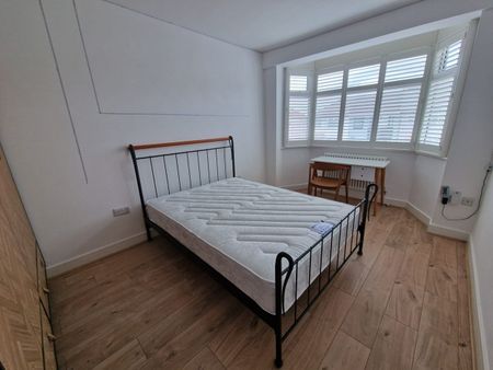 5 Bed Terraced House, New Fosseway Road, BS14 - Photo 4