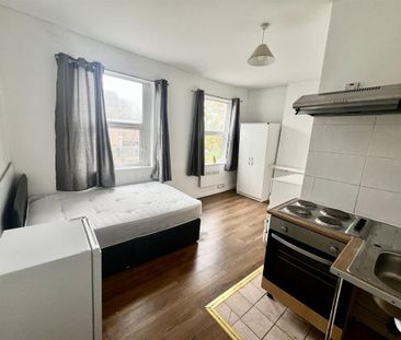 Studio to rent - Photo 2