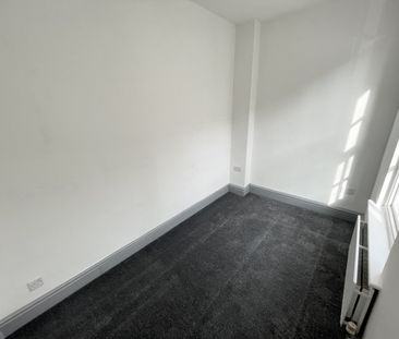 Flat 4, 1, Bank Parade, Preston - Photo 2