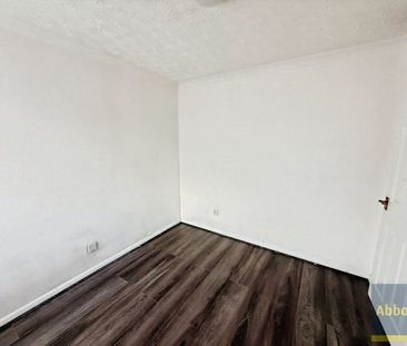 Ravensfield, Basildon - Photo 5