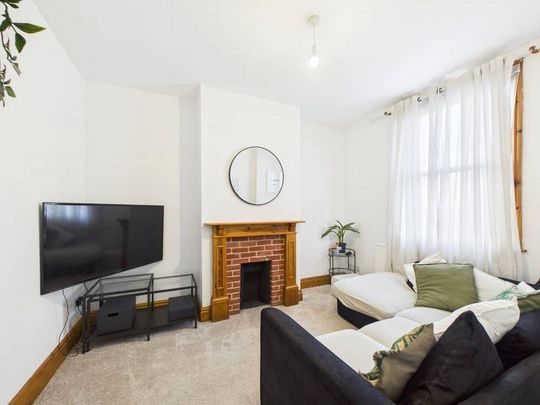 3 bedroom terraced house to rent - Photo 1