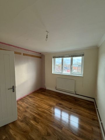 2 Bed Flat, Dore Avenue, E12 - Photo 4