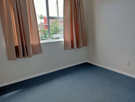 Clover Park, 3 bedrooms - Photo 2