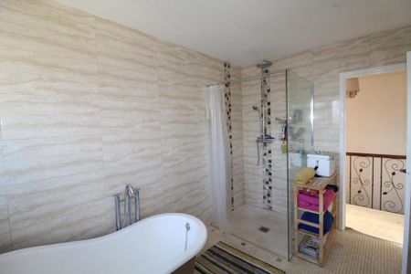 1 bedroom in a house share to rent - Photo 4