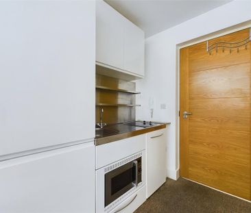 Studio to rent - Photo 5