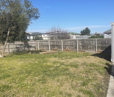 MODERN COMFORT & SPACIOUS YARD - Photo 3