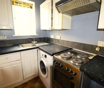 Furnival Avenue, Slough, SL2 - Photo 6