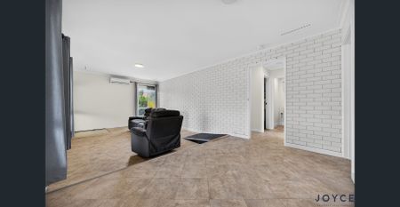 Neat & Tidy Street-Front Villa in a Superb Location - Photo 3