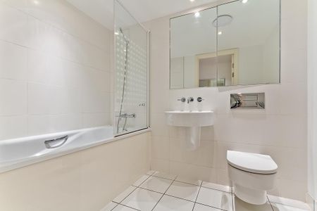 1 bedroom in a flat share to rent - Photo 4