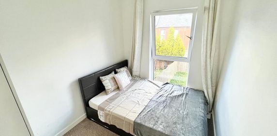 1 bedroom in a house share to rent - Photo 2