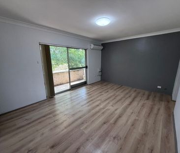 NEAT & COMFORTABLE APARTMENT IN THE HEART OF PENRITH - Photo 4