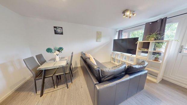 2 bedroom flat to rent - Photo 1