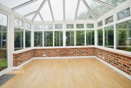 4 bedroom detached house to rent - Photo 3