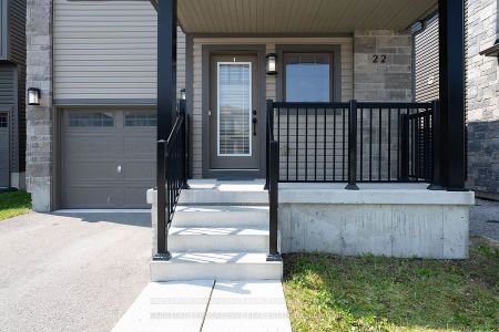 For Lease - 22 Alaskan Heights, Barrie, Ontario - Photo 2