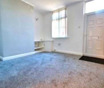 2 bedroom end of terrace house to rent - Photo 4