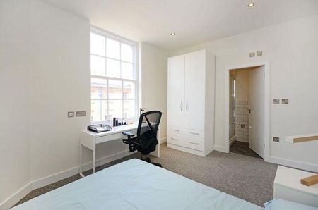 3 bedroom flat to rent - Photo 2