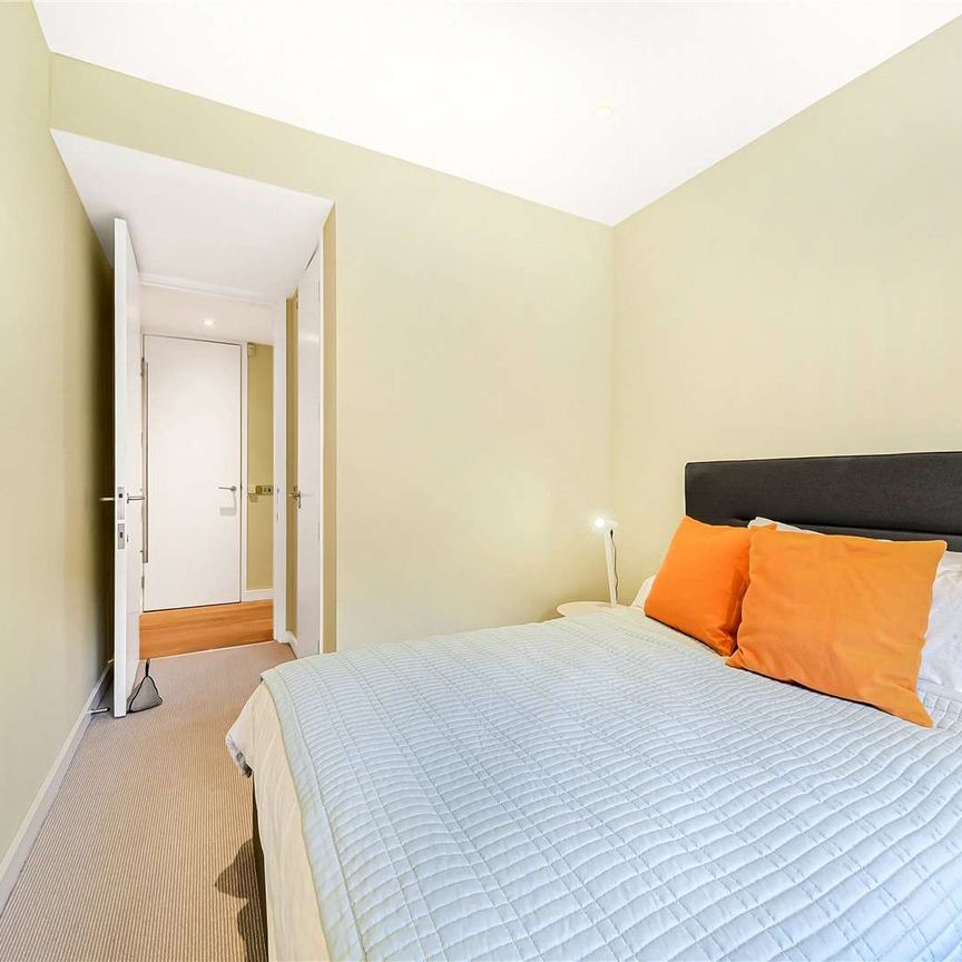 Well presented two bedroom apartment in a secure gated building located moments from Belsize Park Station. - Photo 1