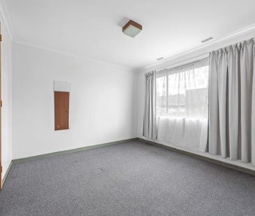 2 BEDROOM UNIT IN GREAT LOCATION – CLOSE TO SHOPPING CENTRES AND TRAIN STATION - Photo 4