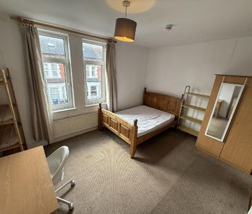 4 bedroom flat to rent - Photo 3