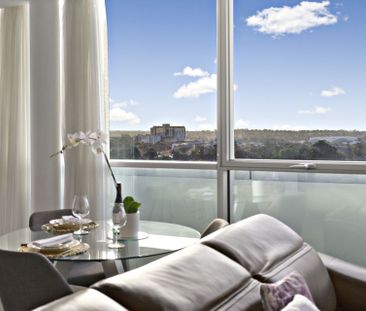 Spectacular Two Bedroom Apartment With Panoramic Views - Photo 4
