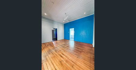 GRAND OLD QUEENSLANDER - COOL BREEZES - MOUNTAIN VIEWS! - Photo 2