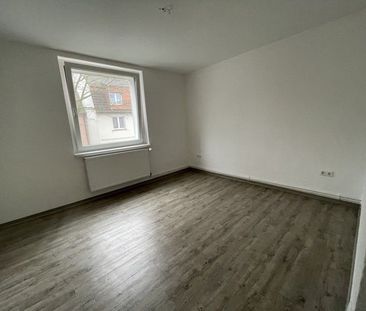 Frisch renovierte, kleine 4-Zimmer-Wohnung zu vermieten! - Photo 3