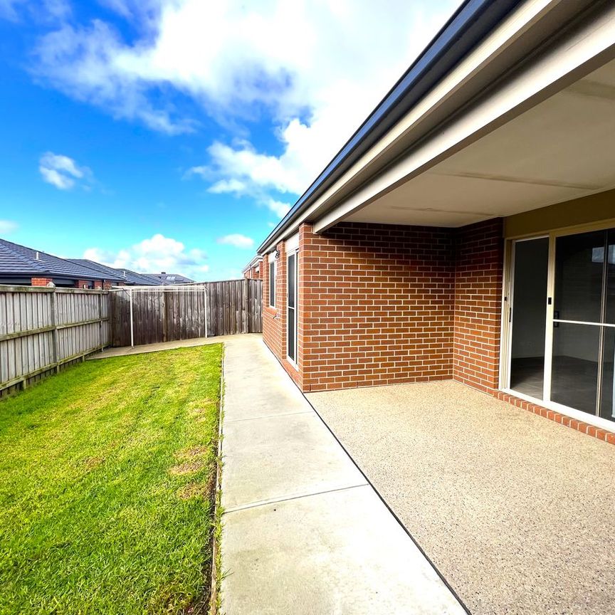 19 Heybridge street, Clyde, VIC 3978 - Photo 1