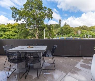 Luxury Furnished Apartment with One Secure Carpark - Photo 4