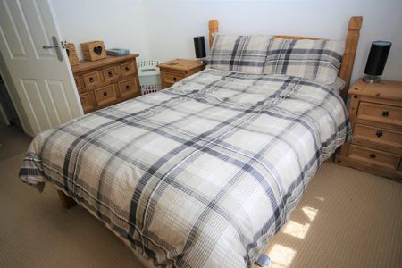 2 bedroom semi-detached house to rent - Photo 4