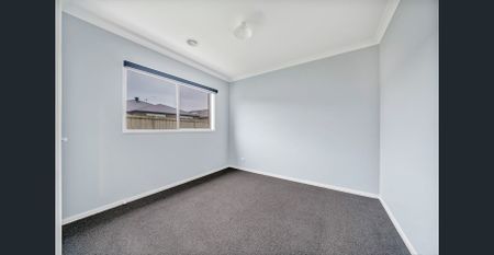 Beautifully Presented 4-Bedroom Home in the Prestigious Highgrove Estate, Clyde North!! - Photo 4