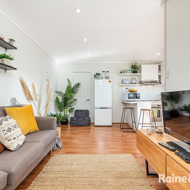 NEAT & TIDY 1 BEDROOM UNIT - Photo 1