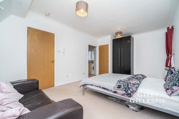 Studio to rent - Photo 1