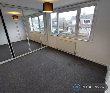 3 bedroom semi-detached house to rent - Photo 4