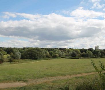 Blackwood Crescent, Blue Bridge, Milton Keynes, MK13 - Photo 2