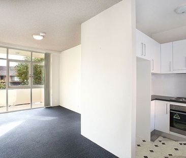 Sunny One Bedroom Apartment in Waverton - Photo 5