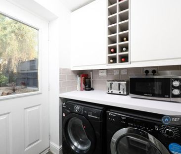 4 bedroom detached house to rent - Photo 1