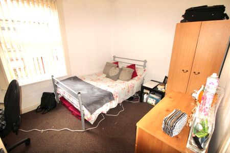 4 Bed - 7 Welton Place, Hyde Park, Leeds - LS6 1EW - Student - Photo 2