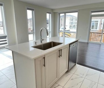 Condo Townhouse For Lease | E9231461 - Photo 5