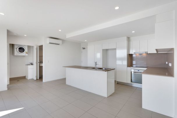 2 BEDROOM APARTMENT WITH CITY VIEWS - Photo 1