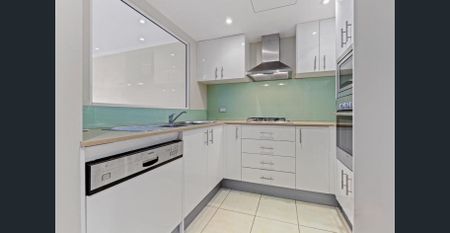 Resort-Style Studio with Secure Parking in Prime Epping Location - Photo 2