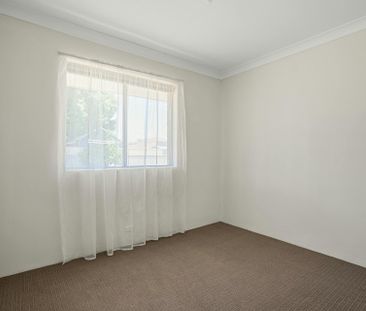 Central Mandurah Convenience – Cozy 3x1 Home Ready Now - Photo 6