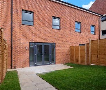4 bedroom end of terrace house to rent - Photo 4