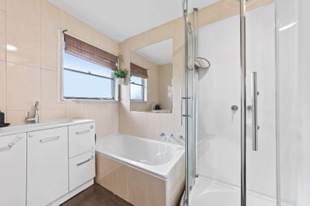 Comfortable 3 Bedroom Home in Convenient Location - Photo 3